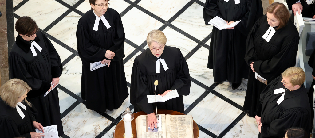Uroczystość wyświęcenia na księży dziewięciu diakonek w Kościele Ewangelicko-Augsburskim, Warszawa, Kościół Świętej Trójcy, 7 maja 2022 r. fot. Piotr Molęcki / East News