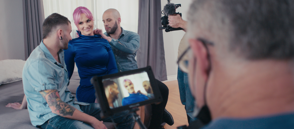 Kadr z filmu dokumentalnego wyprodukowanego przez Netflixa Seks, sieć i kasa: Historia Pornhuba. Na zdjęciu Siri Dahl, gwiazda filmów dla dorosłych fot. Netflix