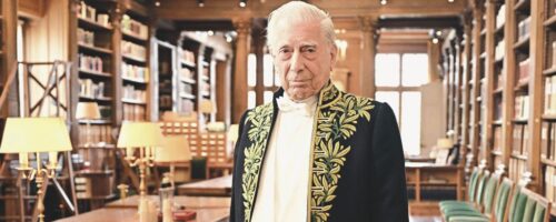 Mario Vargas Llosa w bibliotece Akademii Francuskiej w Paryżu w 2023 r. fot. David Niviere/Abaca/East News